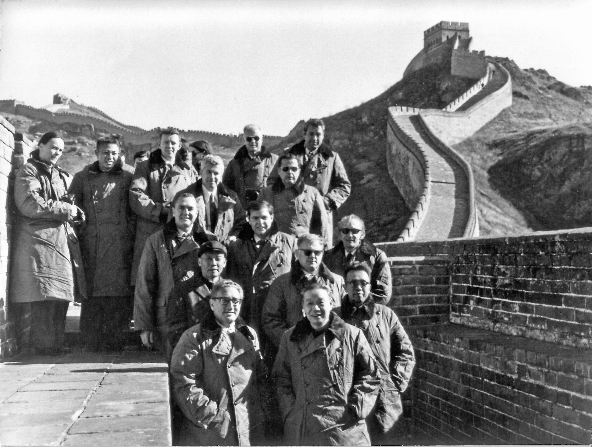 1971年7月，基辛格访问中国期间，登上位于北京市郊区的长城。（视觉中国）