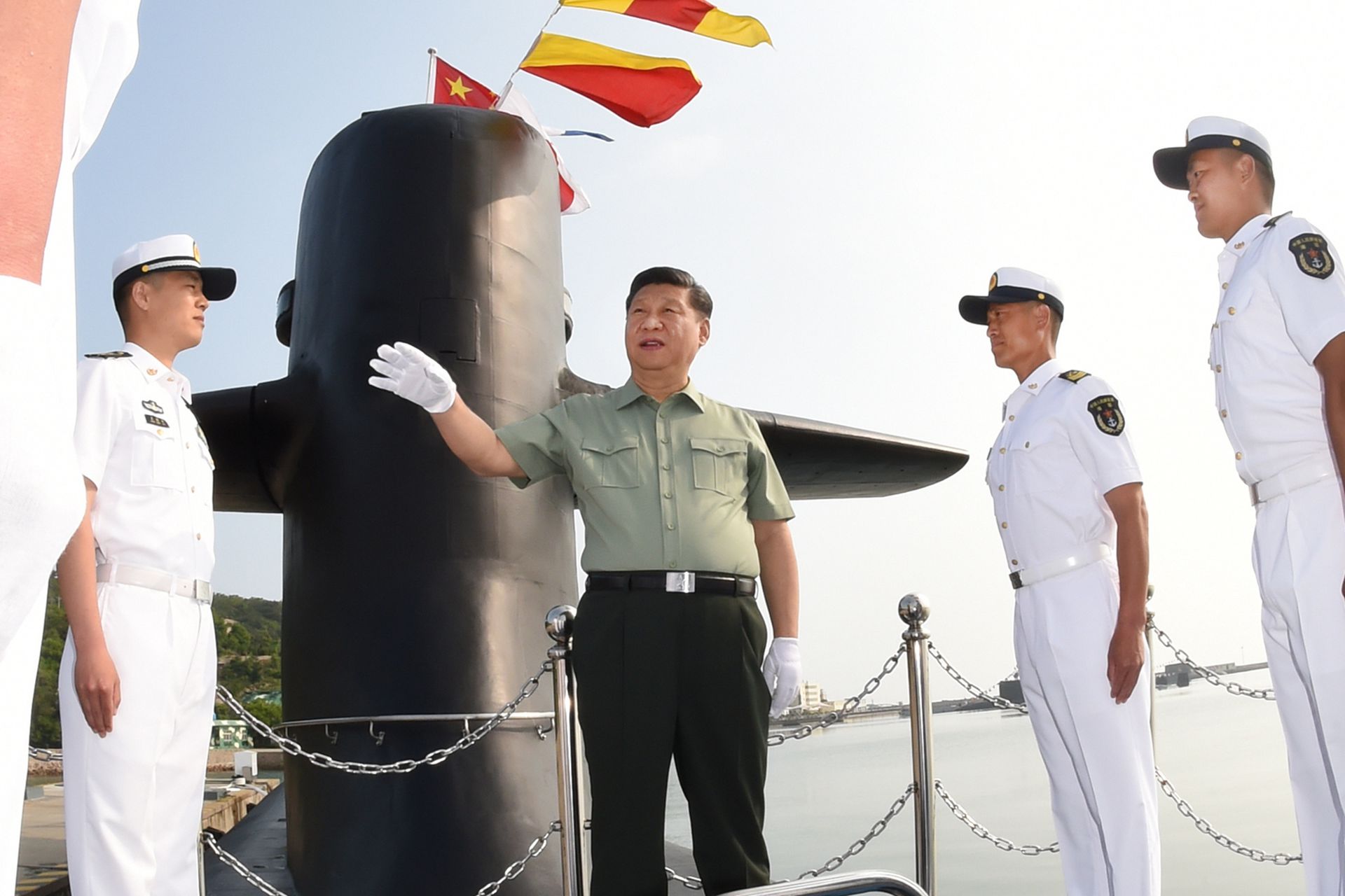 习近平曾在2018年6月在北海舰队视察核潜艇时强调大力发展海基核力量。（新华社）