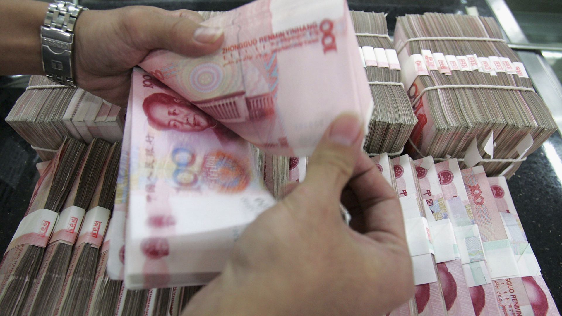 中國分別與哈薩克及老撾簽署備忘錄　建立人民幣清算安排
