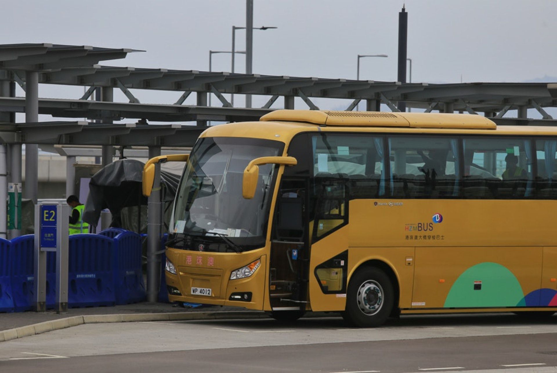 冠忠巴士盈警　料全年綜合稅前虧損擴至1.4億元