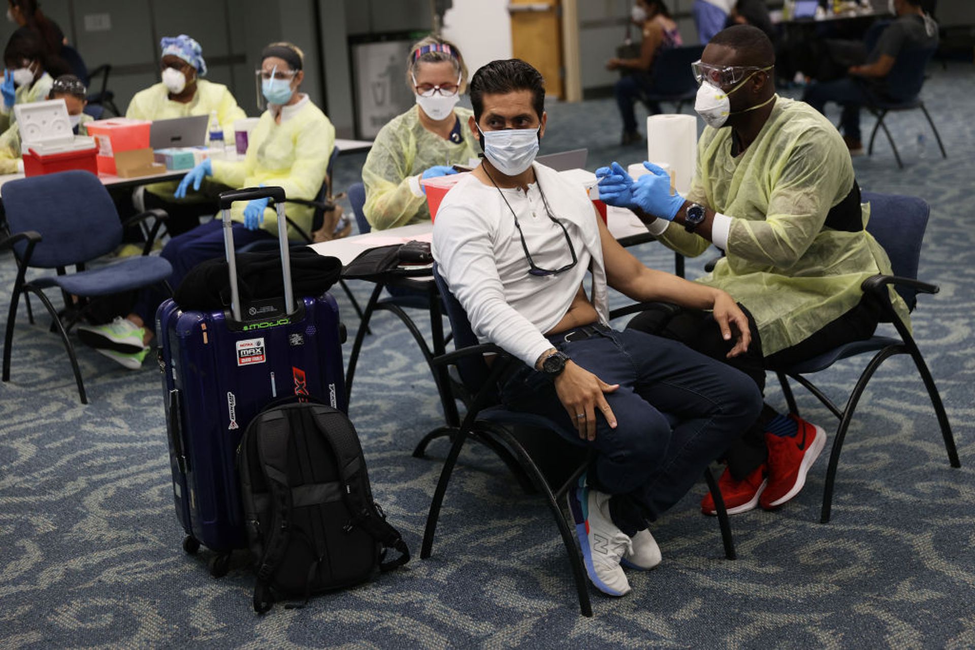 部分美国机场提供疫苗服务予旅客。（GettyImages）