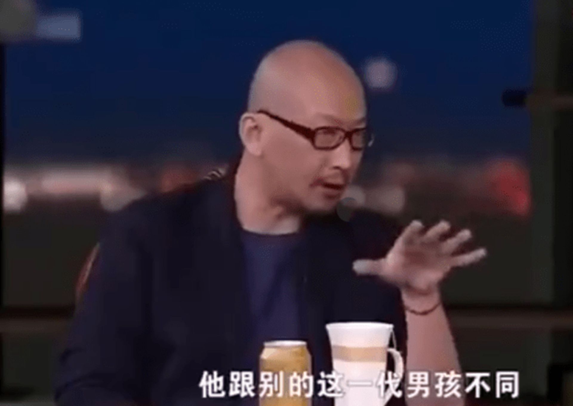管虎曾公开称赞吴亦凡。(微博@庐陵启程) 管虎曾公开称赞吴亦凡。(微博@庐陵启程)