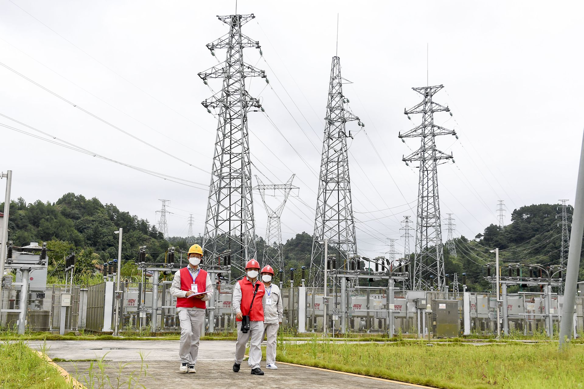 在全国多地出现结构性电力紧缺期间，多个政府部门表态全力保障供应。（中新社）