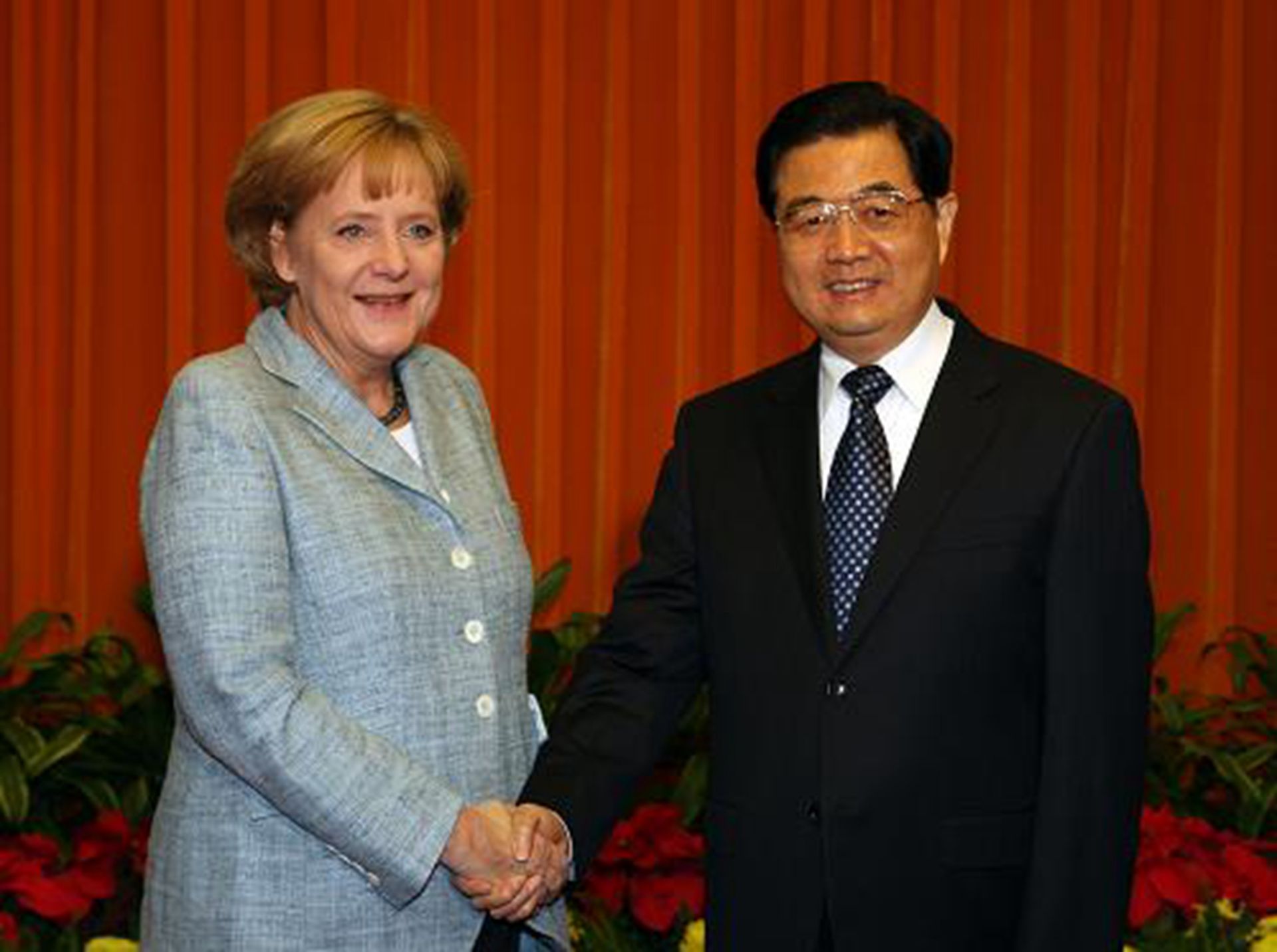 2008年10月24日，中国国家主席胡锦涛在北京人民大会堂会见德国总理默克尔。（新华社）