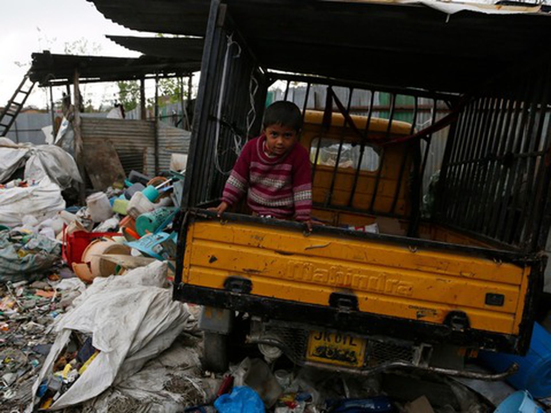 印度还有近2亿人生活在贫民窟,这些平民的生活基本上可以用印度自产的产品来满足。(美联社) 印度还有近2亿人生活在贫民窟,这些平民的生活基本上可以用印度自产的产品来满足。(美联社)