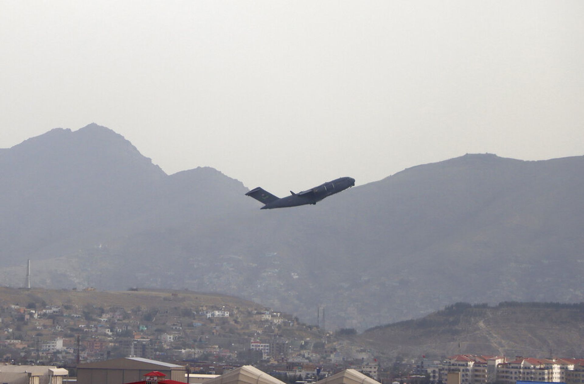 2021年8月30日，美国军方宣布，已经完成从阿富汗撤军，最后一架载有美军的飞机已离开阿富汗首都喀布尔。（AP）