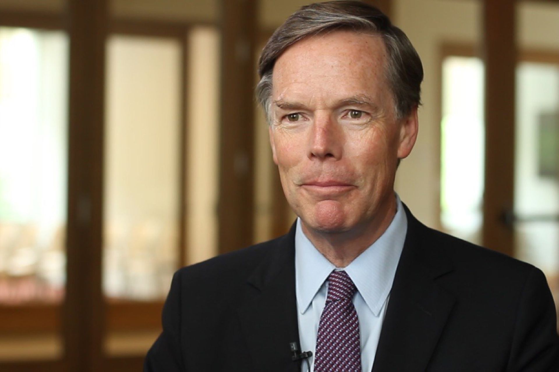 现年65岁的伯恩斯是经验丰富的老牌外交官,在美国外交部门服务长达27年,做过美国国务院发言人。 2005年至2008年,还出任过美国国务院政治事务副国务卿。 (CNN) 现年65岁的伯恩斯是经验丰富的老牌外交官,在美国外交部门服务长达27年,做过美国国务院发言人。 2005年至2008年,还出任过美国国务院政治事务副国务卿。 (CNN)