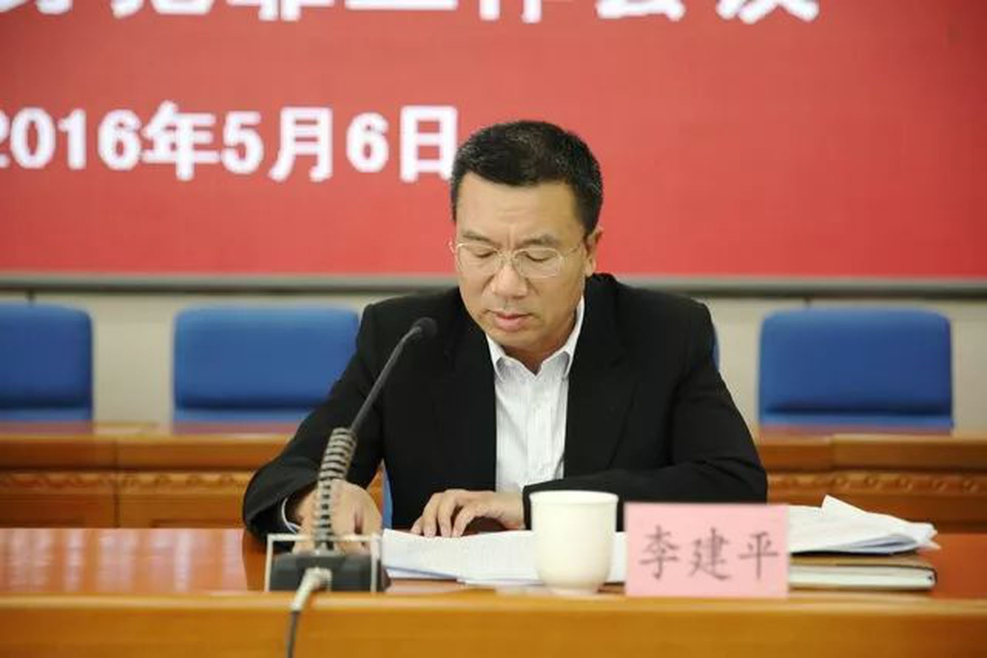 落马1年多后,厅官李建平案被定性为“内蒙古反腐败斗争史上迄今第一大案”。(微信@长安街知事)