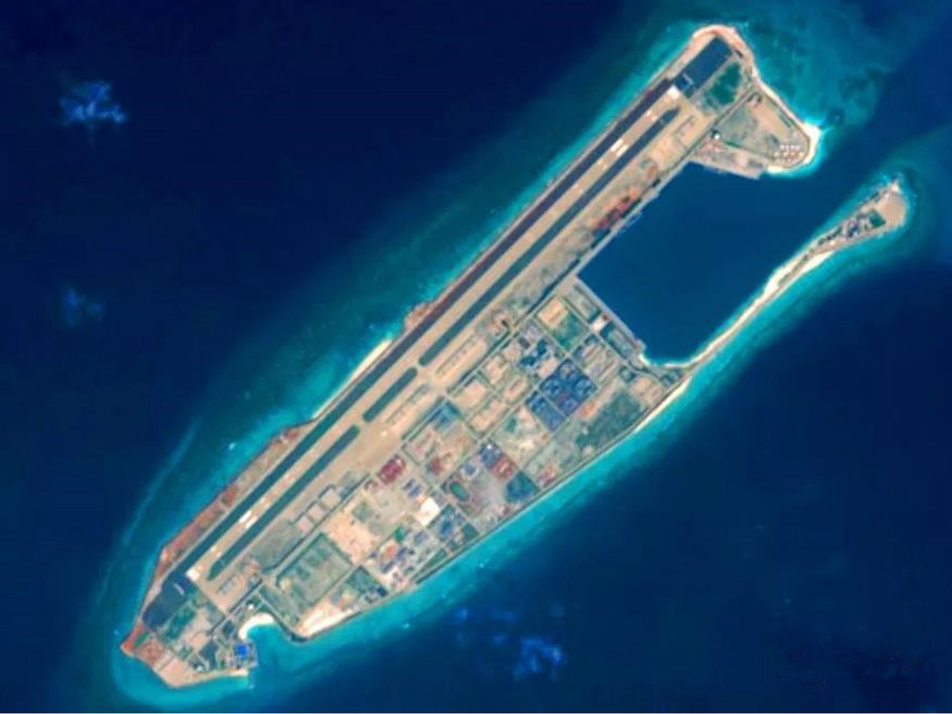 2019年11月15日,三沙热点报道的南沙群岛永暑岛卫星照。(微信@三沙热点) 2019年11月15日,三沙热点报道的南沙群岛永暑岛卫星照。(微信@三沙热点)