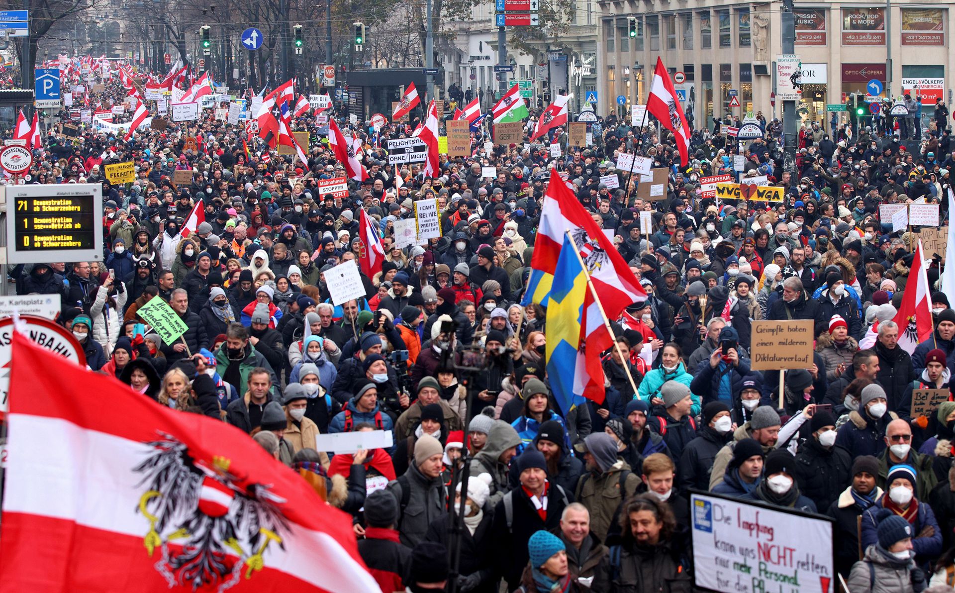 维也纳大批民众示威　抗议奥地利新防疫政策