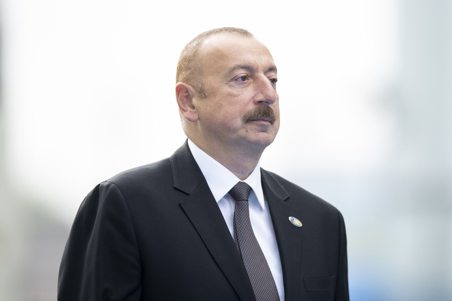 阿塞拜疆现任总统阿利耶夫的家族从1993年开始就执掌这个纳卡战争惨败的国家，阿塞拜疆在1988年后的32年间也一直不忘复仇。随着阿塞拜疆有望通过停战协议，确保收复纳卡近八成领土，阿塞拜疆全国已一片欢腾。（Getty）