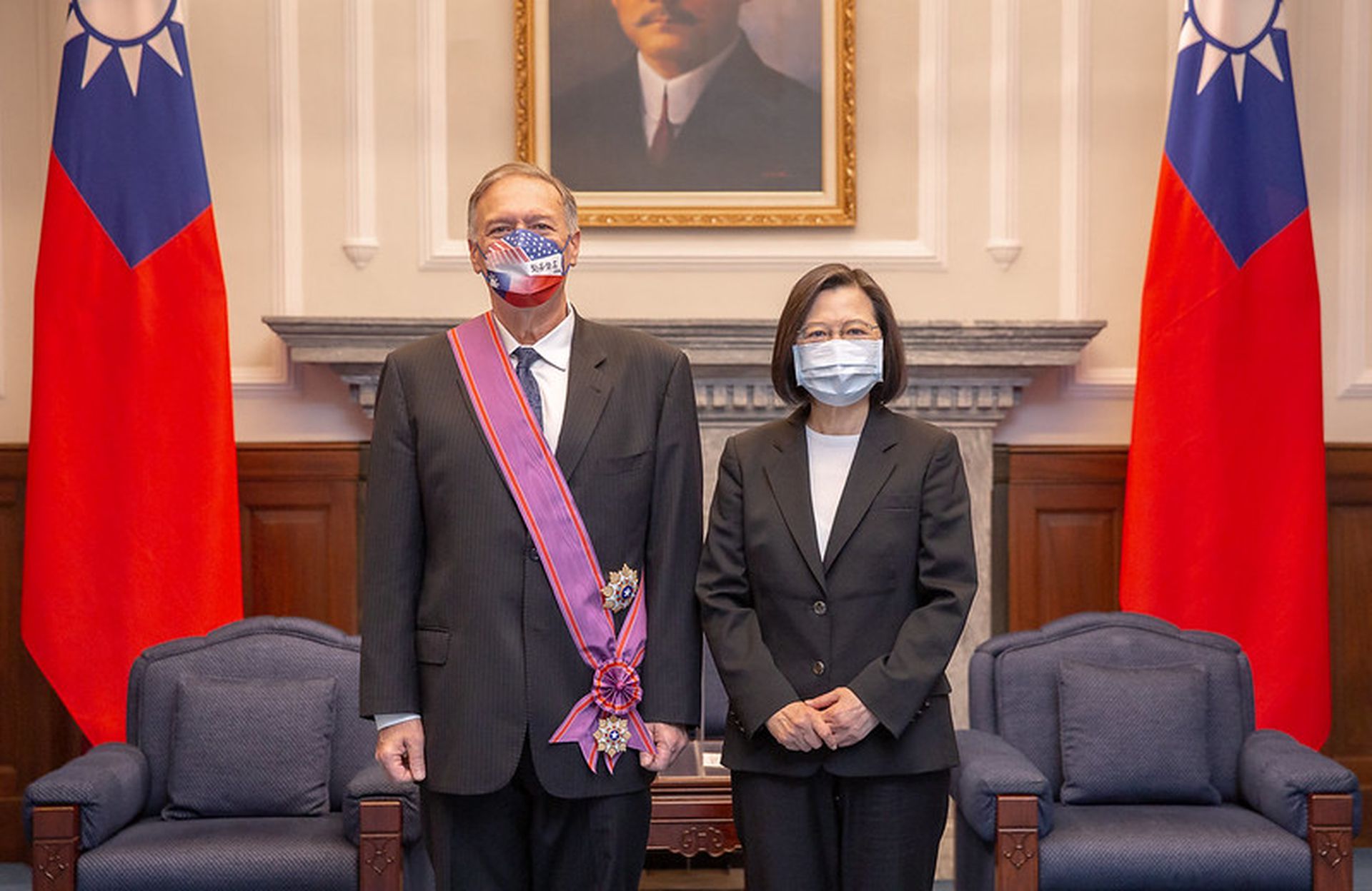 美国前国务卿蓬佩奥(Mike Pompeo)日前拜会蔡英文,表示美台双方有决心维护自由民主。(台湾总统府) 美国前国务卿蓬佩奥(Mike Pompeo)日前拜会蔡英文,表示美台双方有决心维护自由民主。(台湾总统府)