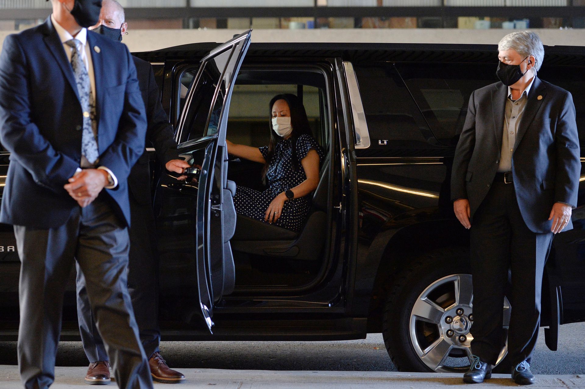 图为8月11日中国华为副董事长孟晚舟乘车抵达加拿大温哥华的法院。 (Getty) 图为8月11日中国华为副董事长孟晚舟乘车抵达加拿大温哥华的法院。 (Getty)