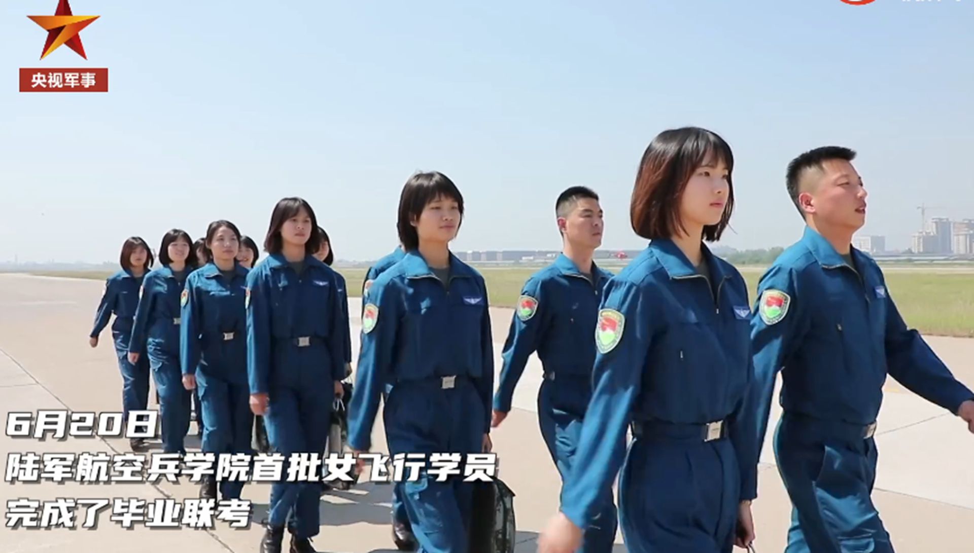 6月20月，陆军首批女飞行学员毕业。（微博@中国央视军事）