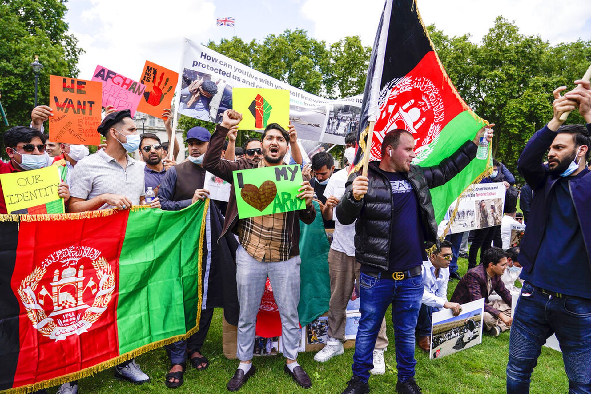英国掀起支持阿富汗政府的示威。（美联社）