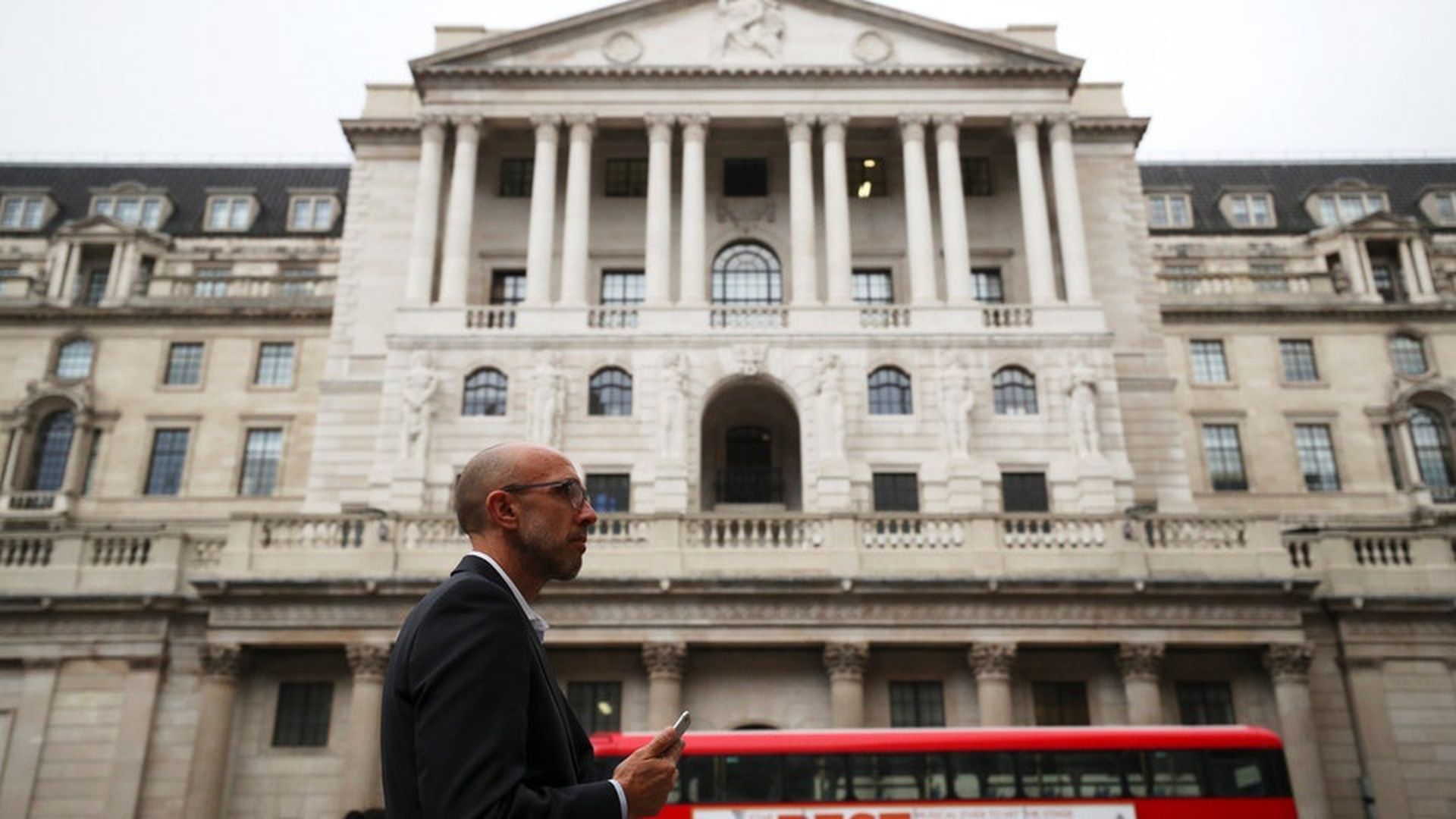 英鎊急貶　德銀分析師個人呼籲英倫銀行應大幅加息　以安撫市場