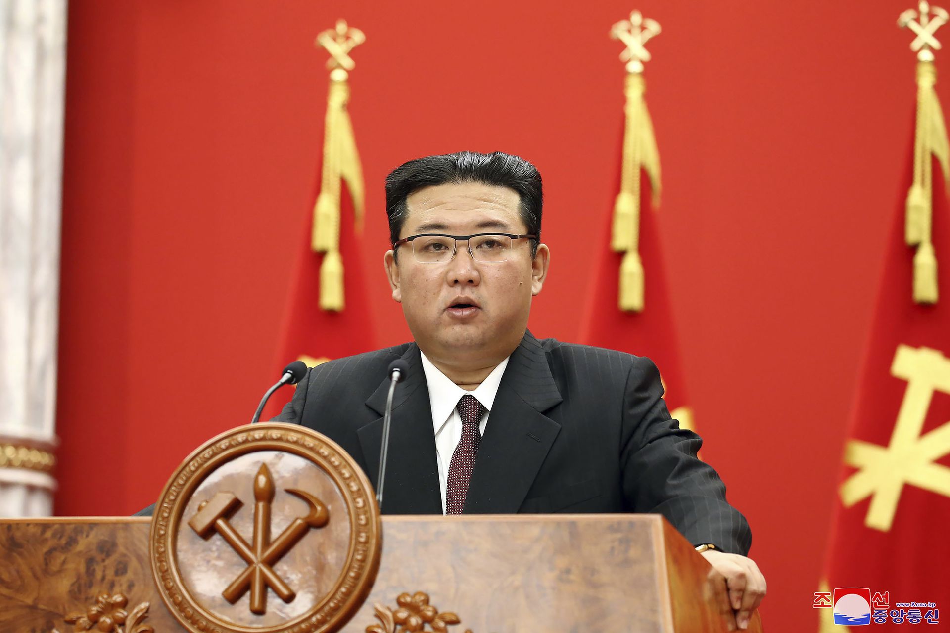 图为2021年10月10日，朝鲜国务委员会委员长金正恩于平壤庆祝劳动党76周年的活动发言。（AP）