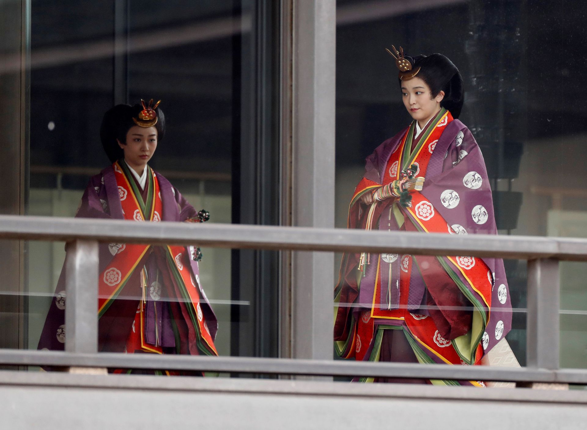 佳子公主和真子公主2019年10月22日到达举办“即位礼正殿之仪”的场地。（Reuters）