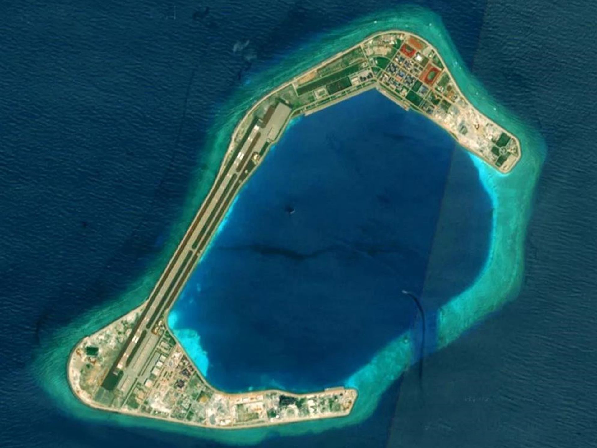 2019年11月15日,三沙热点报道的南沙群岛渚碧岛卫星照。(微信@三沙热点) 2019年11月15日,三沙热点报道的南沙群岛渚碧岛卫星照。(微信@三沙热点)