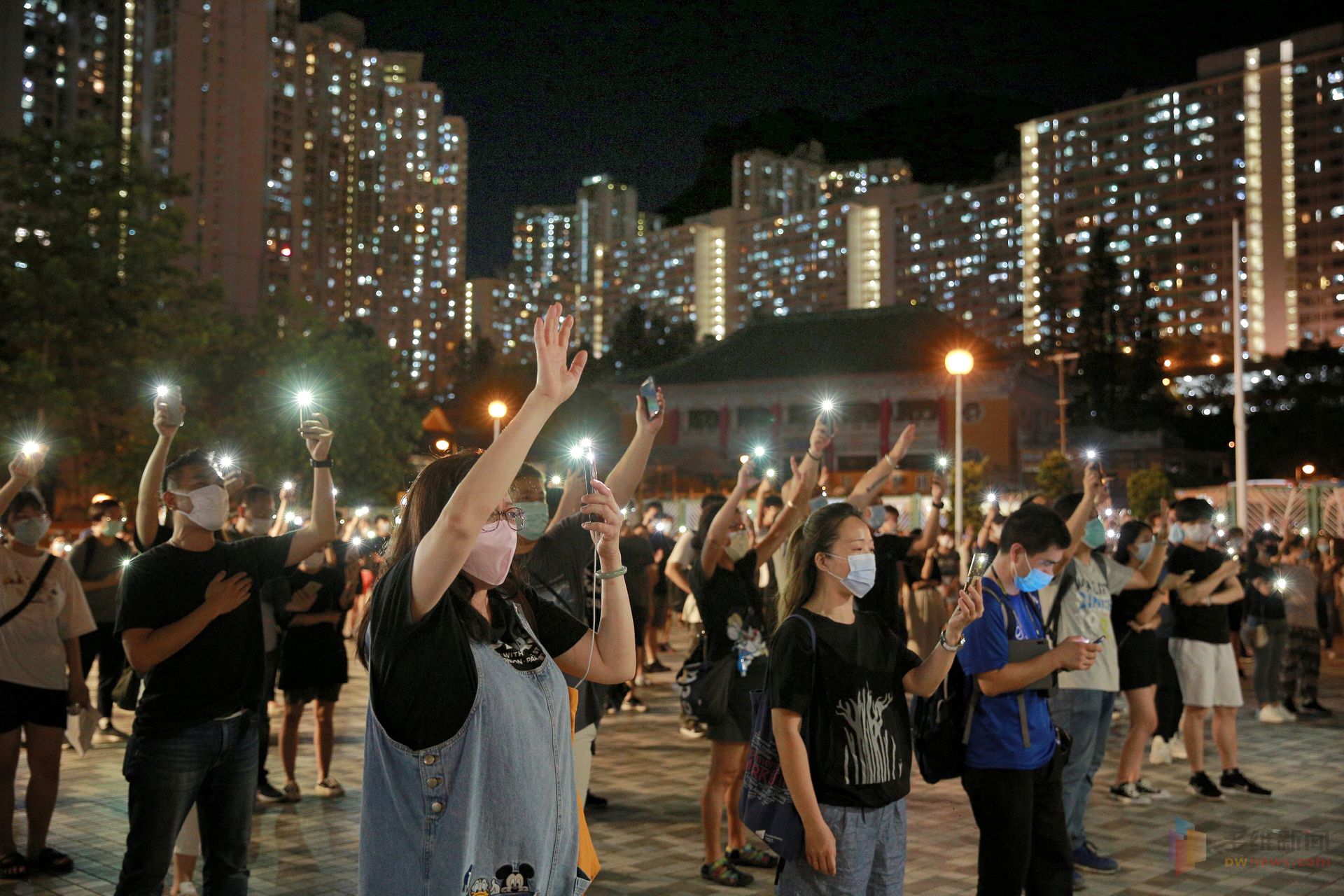 认识香港问题的根源,不能只停留在政治表面。(HK01) 认识香港问题的根源,不能只停留在政治表面。(HK01)