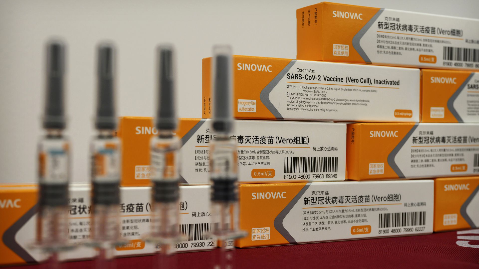 2020年9月24日，中国科兴生物在北京展示科兴新冠疫苗的包装。（Getty）