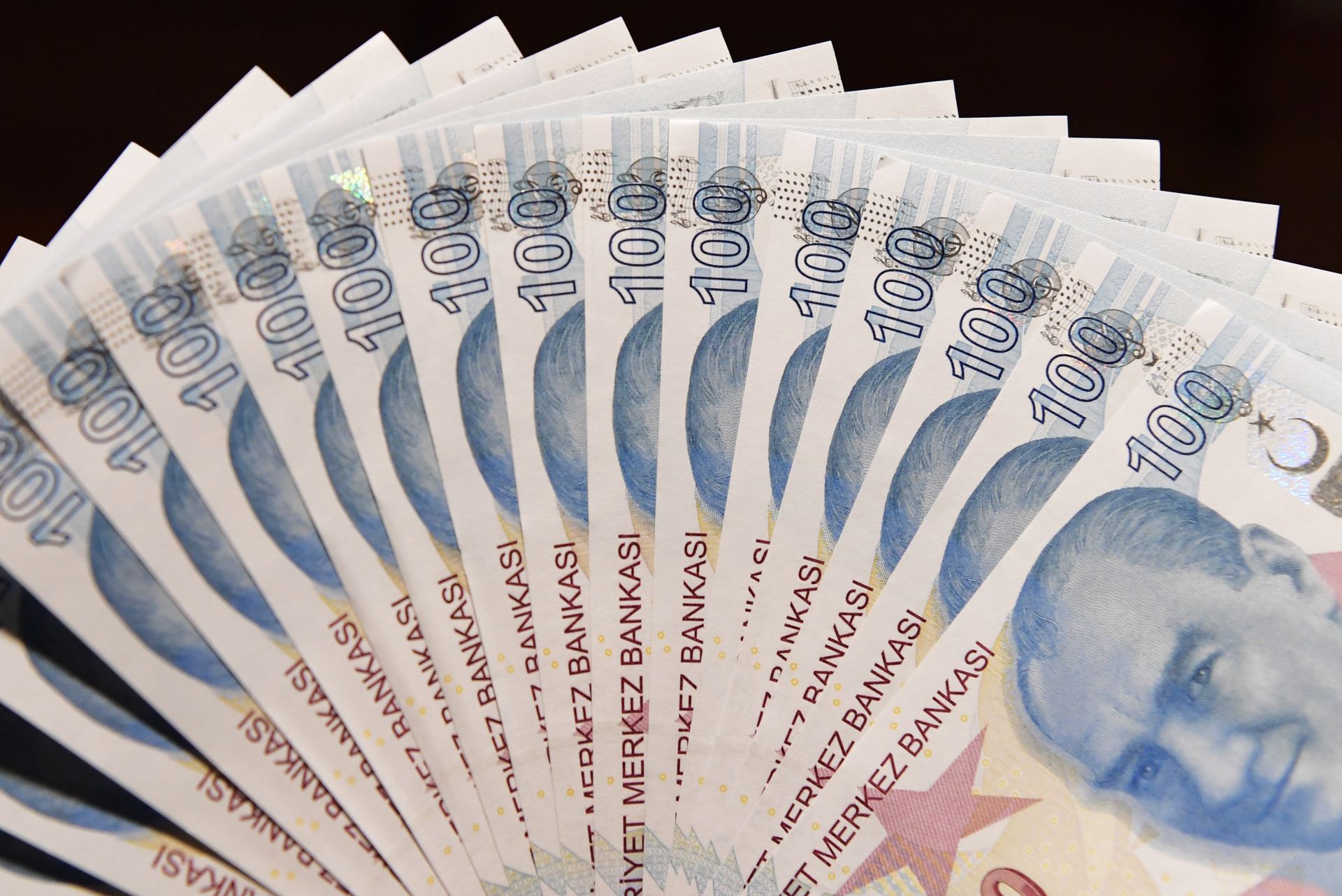 土耳其里拉保衛戰新招：將外幣兑換為里拉額度列入銀行員工績效