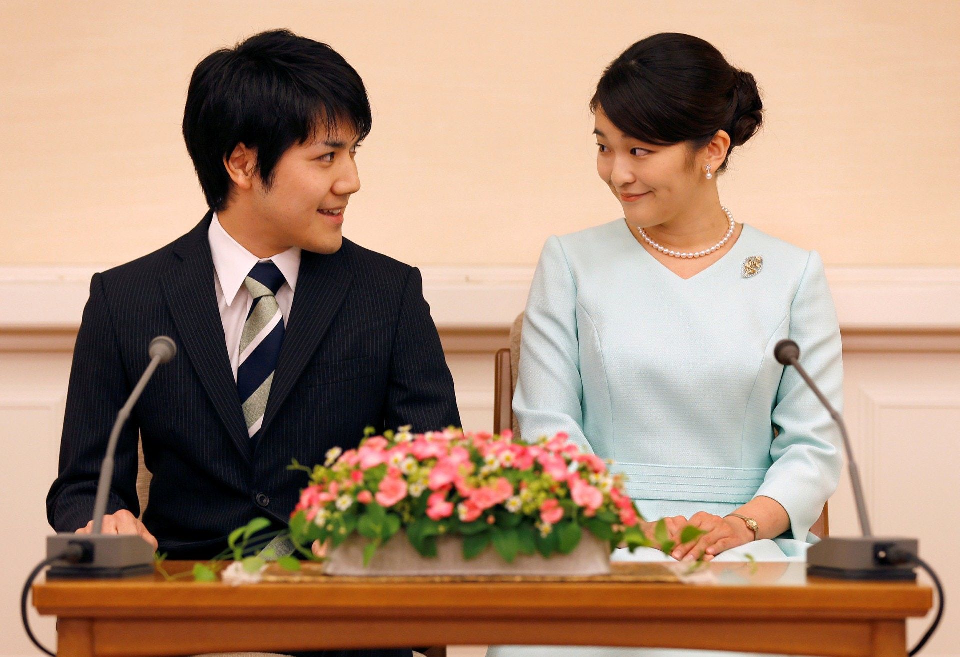 日本真子公主：真子与小室圭在2017年传出交往消息后宣布要在2018年2月结婚，但临时因“准备不足”而延期。后来小室又要赴美留学，婚事再押后一年。（视觉中国）