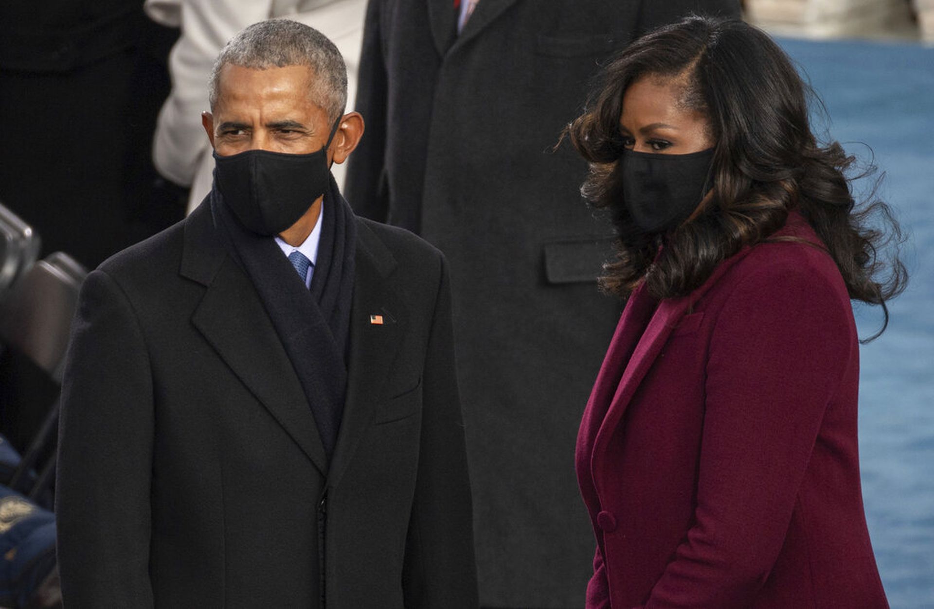 2021年1月20日，美国前总统奥巴马（Barack Obama）与其夫人米歇尔（Michelle Obama）到华盛顿国会大厦出席美国第46任总统就职典礼。（AP）