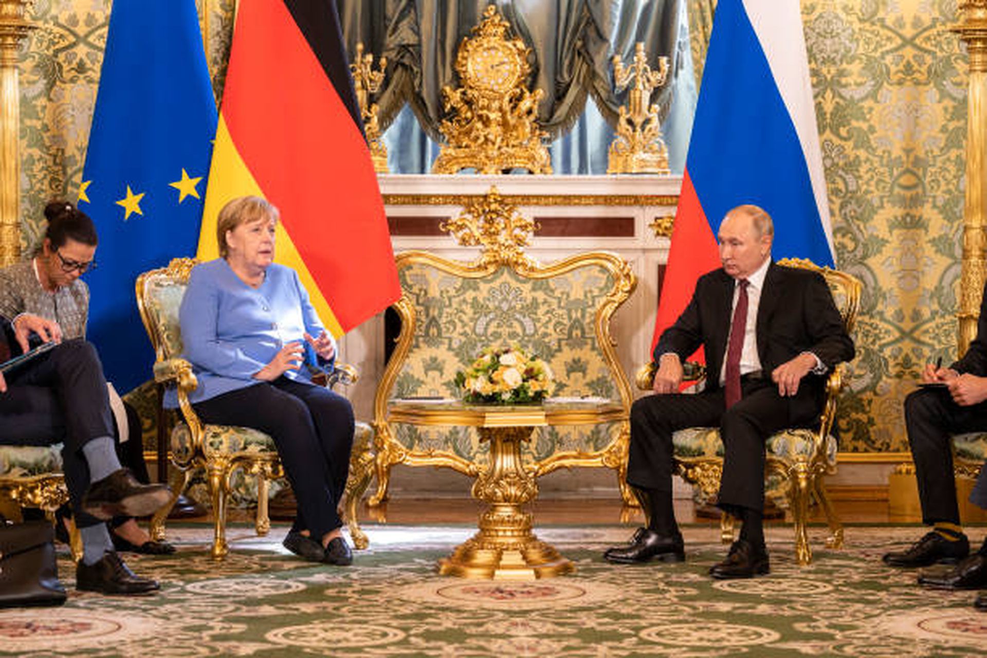 2021年8月20日，莫斯科克里姆林宫，俄罗斯总统普京（右）与到访的德国总理默克尔（左）举行双边会谈。（Getty Images）