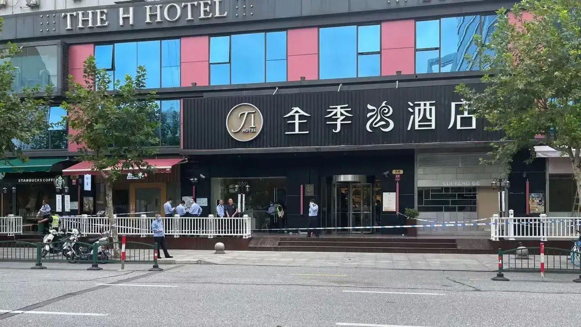 上海酒店厨师长工作纠纷狠杀女店长，目击者称前台惊见滴血人头（图） - 1