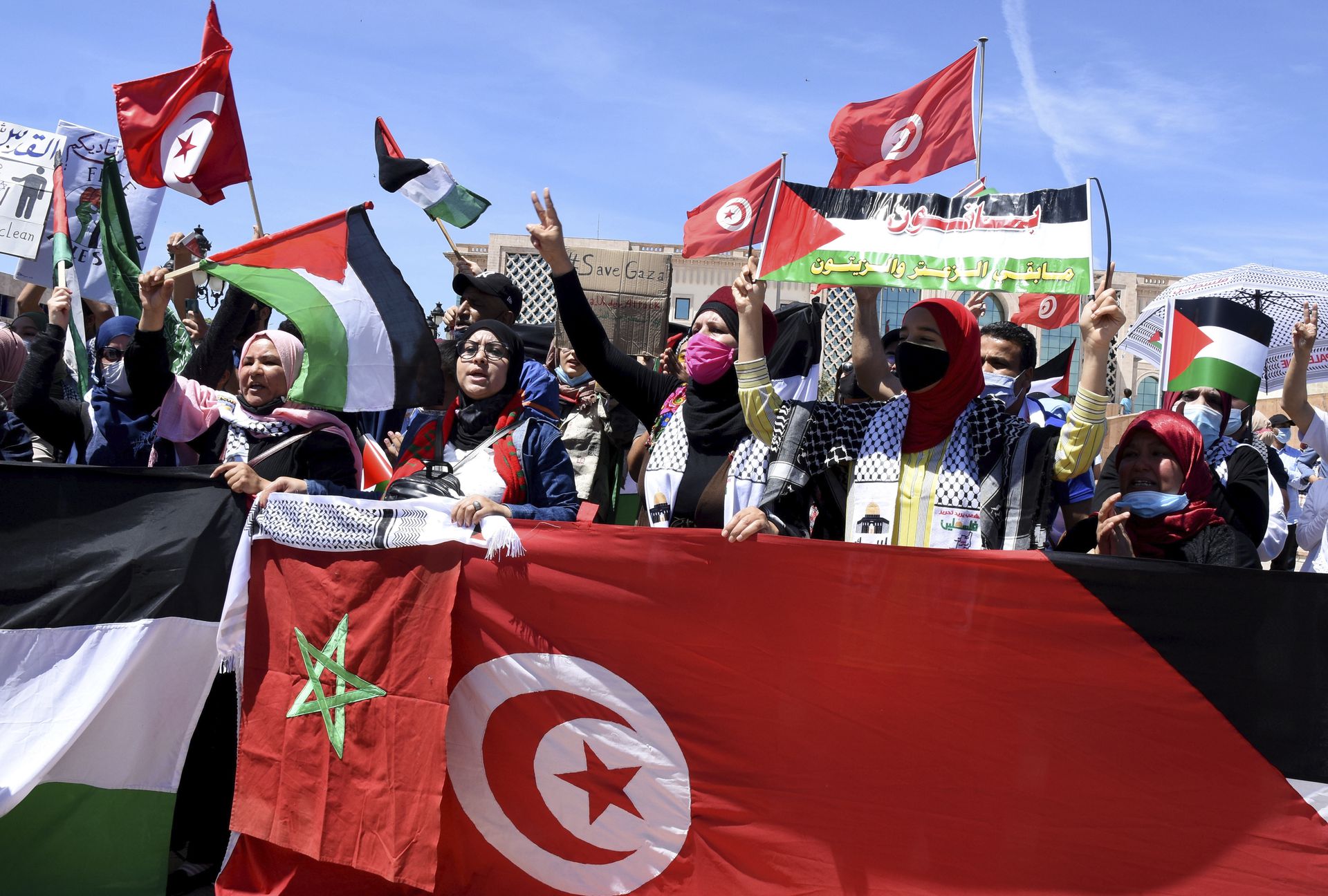 5月15日，非洲国家突尼斯（Tunisia）有大批民众举行集会，声援加沙地区的巴勒斯坦人。（AP）
