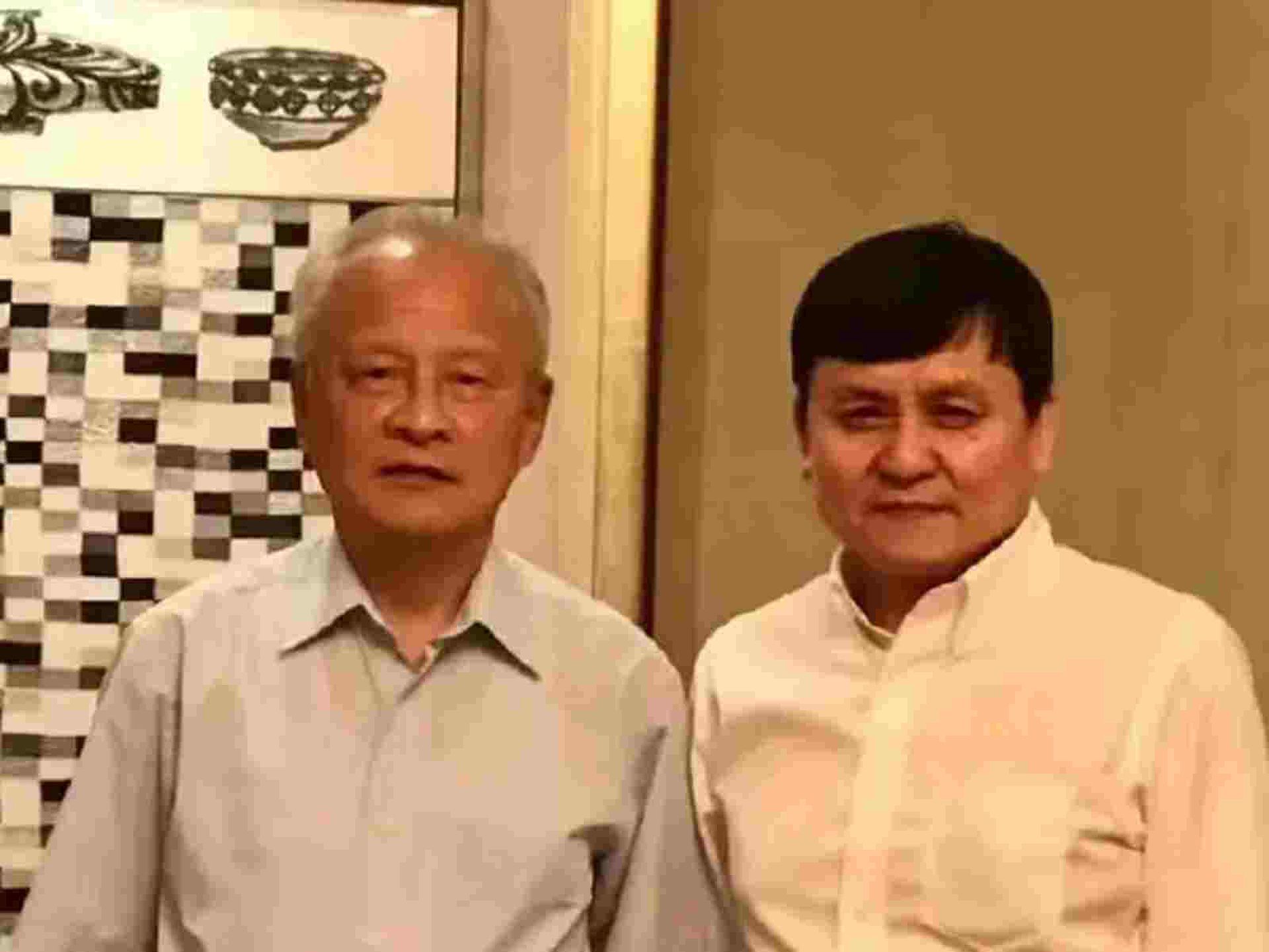 7月17日,崔天凯和张文宏在上海小聚。(微博@大越楚卿) 7月17日,崔天凯和张文宏在上海小聚。(微博@大越楚卿)