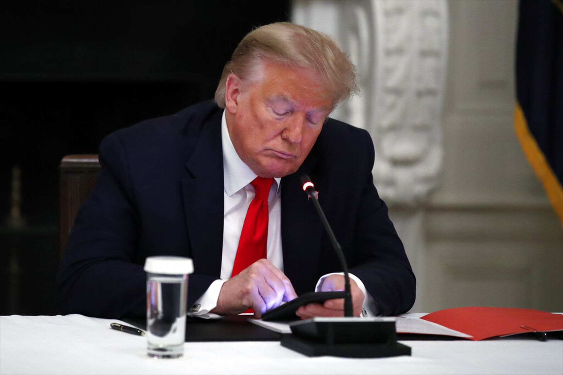 美国总统特朗普曾称愿为国家利益干预孟晚舟案。(AP) 美国总统特朗普曾称愿为国家利益干预孟晚舟案。(AP)