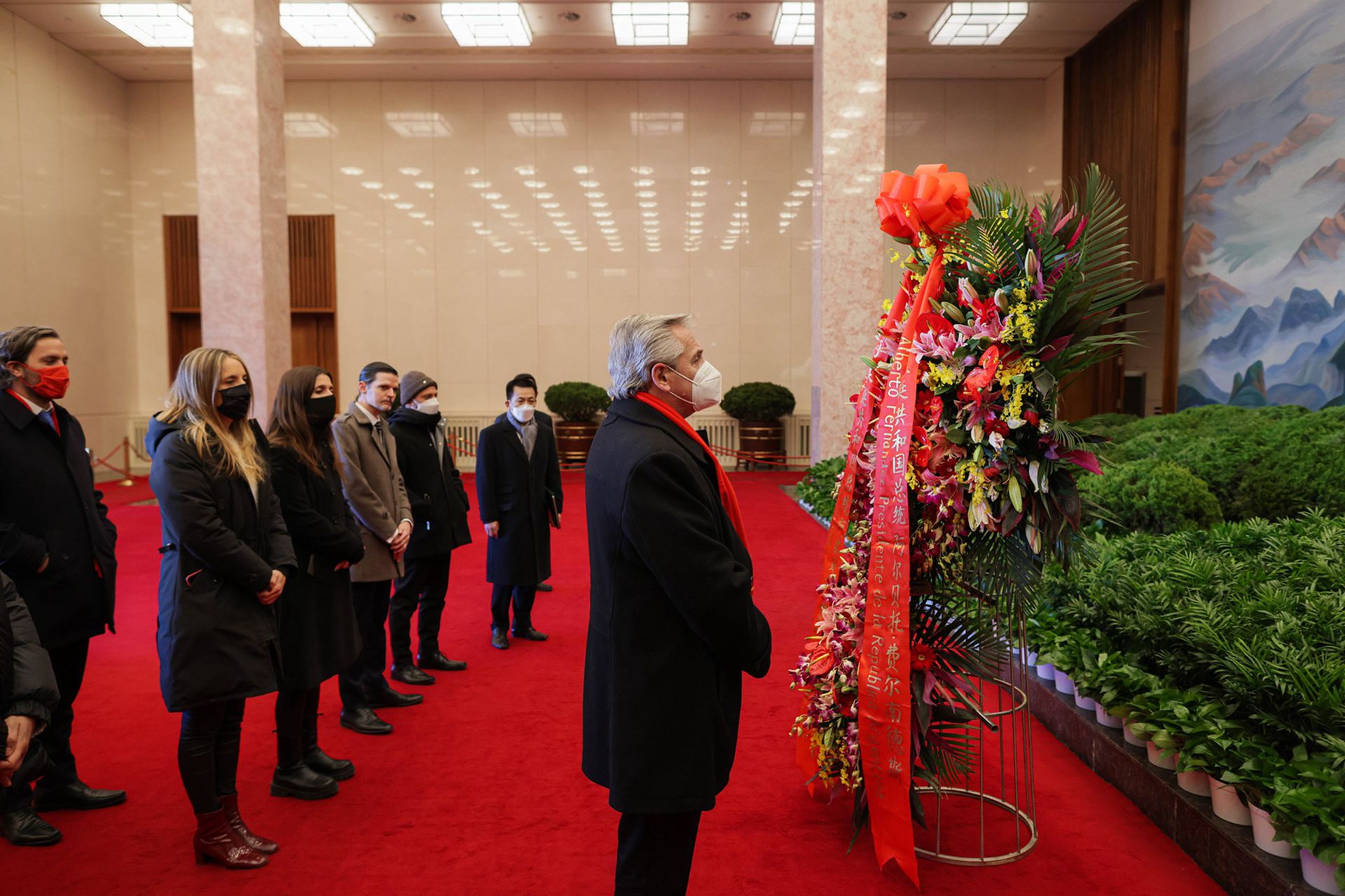 阿根廷总统费尔南德斯的中国之行以参观瞻仰毛泽东纪念堂而知名。但外界同样需要留意他对西方的外交行动。（阿根廷总统府网站）