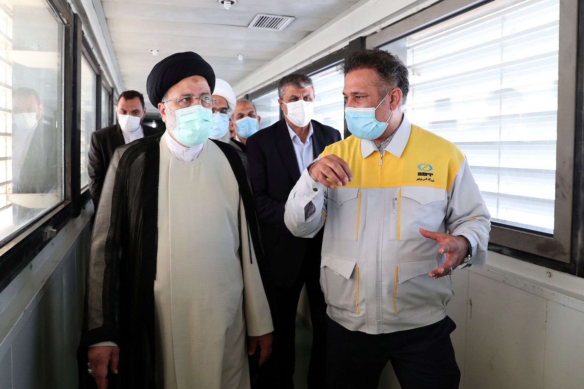 10月8日，伊朗总统莱希（Ebrahim Raisi）参观国内布什尔核电站。（Reuters）