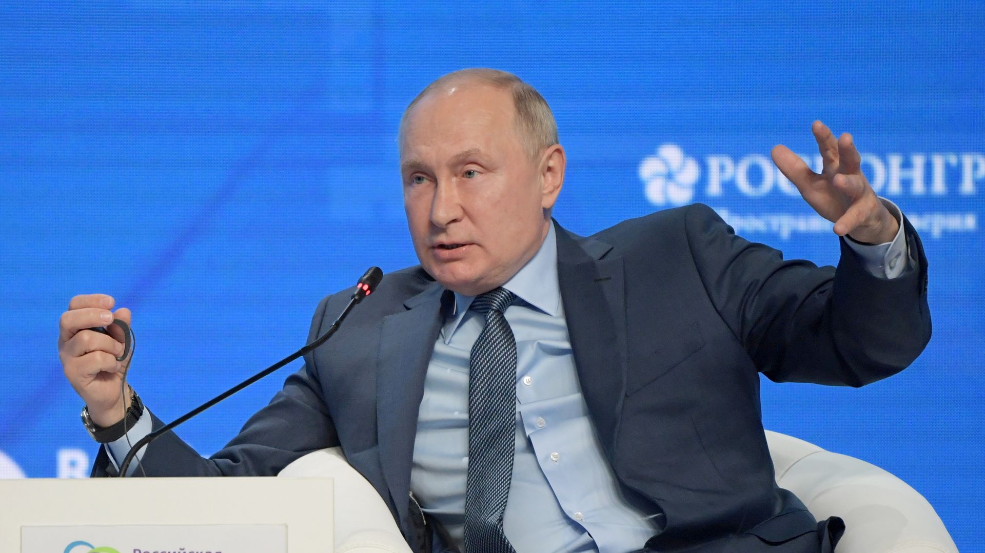 图为2021年10月13日，俄罗斯总统普京出席俄罗斯能源周时发表讲话。（AP）