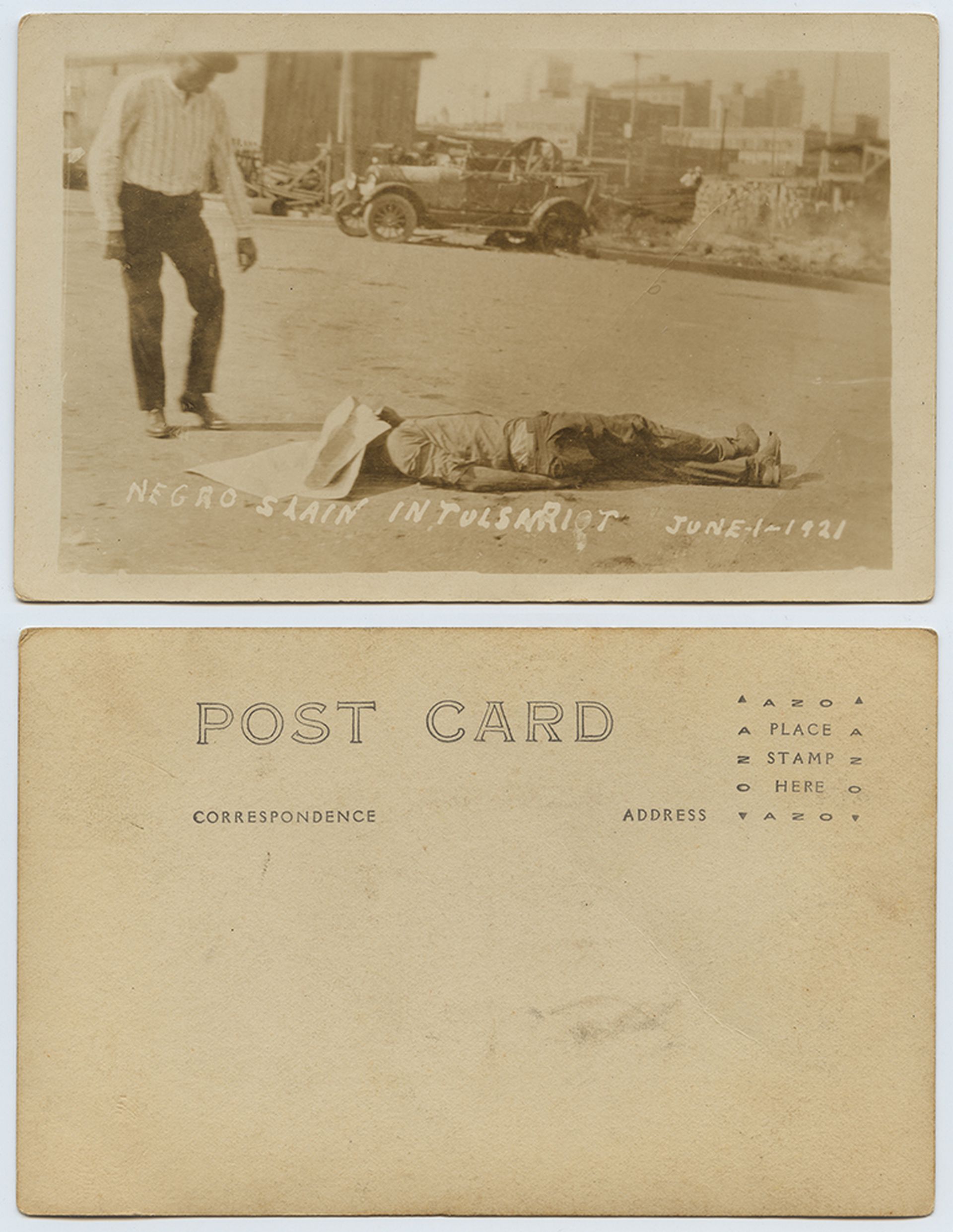 有人将当时屠杀相片制作成明信片。图中文字指“黑人在塔尔萨暴动被杀”。（DeGolyer Library, Southern Methodist University）