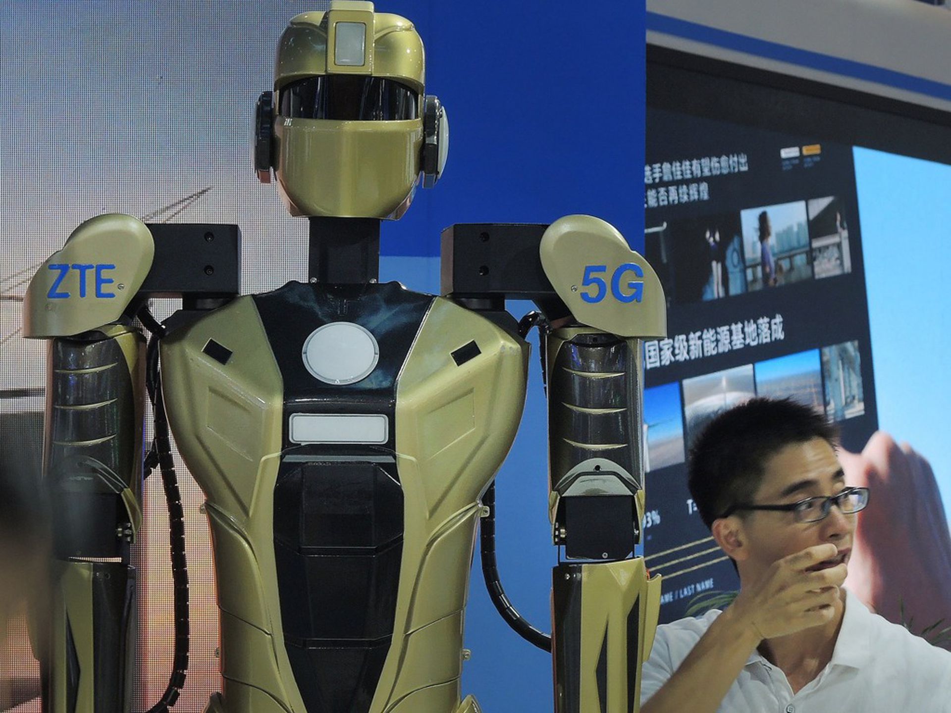 中美在人工智能領域競爭激烈，圖為2019年7月，中國南京軟件產業博覽會上的人工智能機器人展台。（VCG）