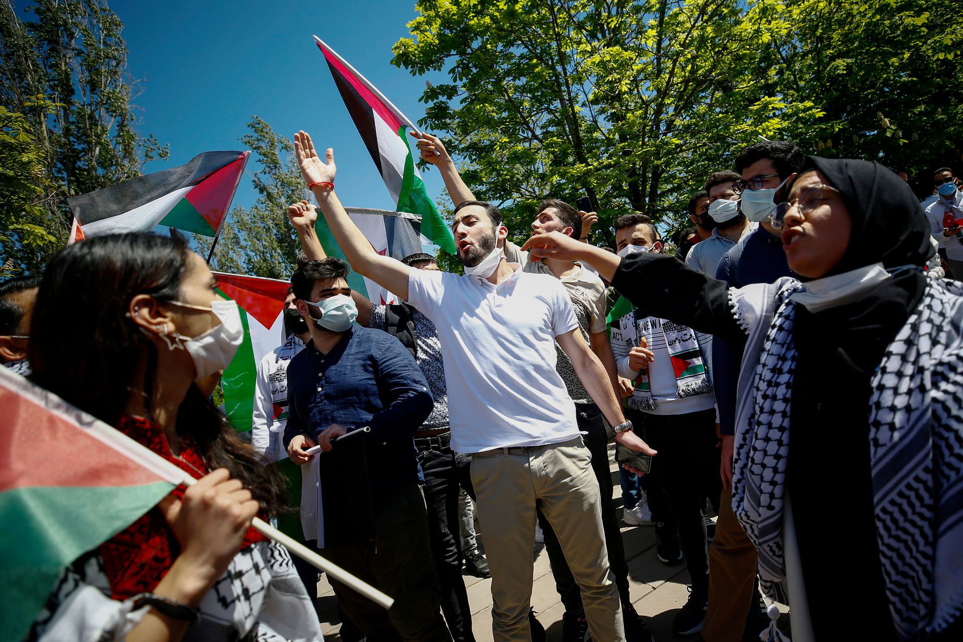 土耳其首都安卡拉5月15日有民众上街声援巴勒斯坦人。（Reuters）