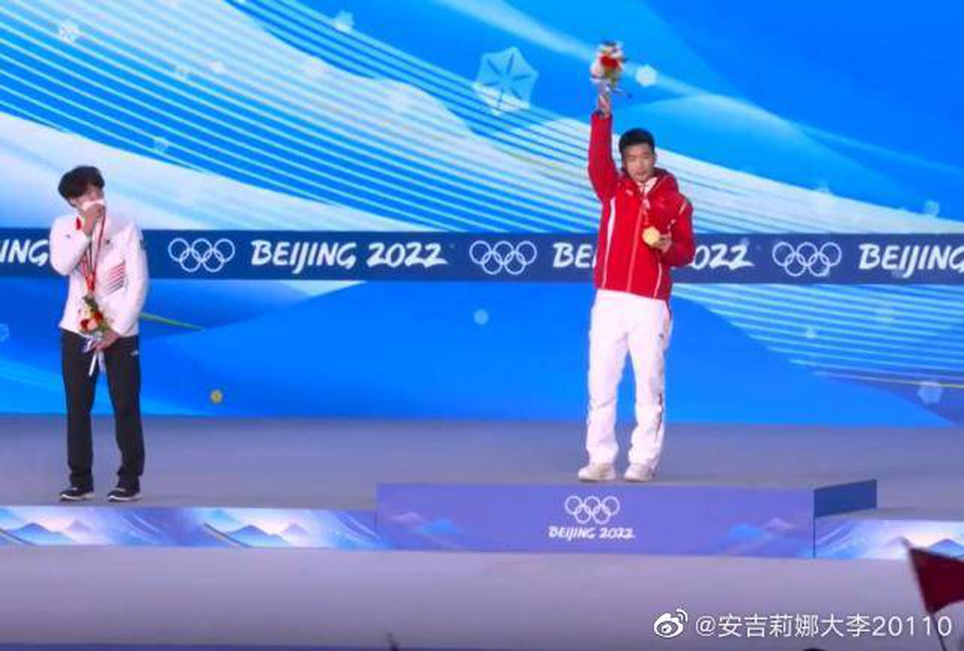 北京冬奥会速度滑冰男子500米项目揭晓冠军，中国选手高亭宇以34秒32的成绩拿到冠军，亚军是韩国选手。（微博@安吉莉娜大李20110）