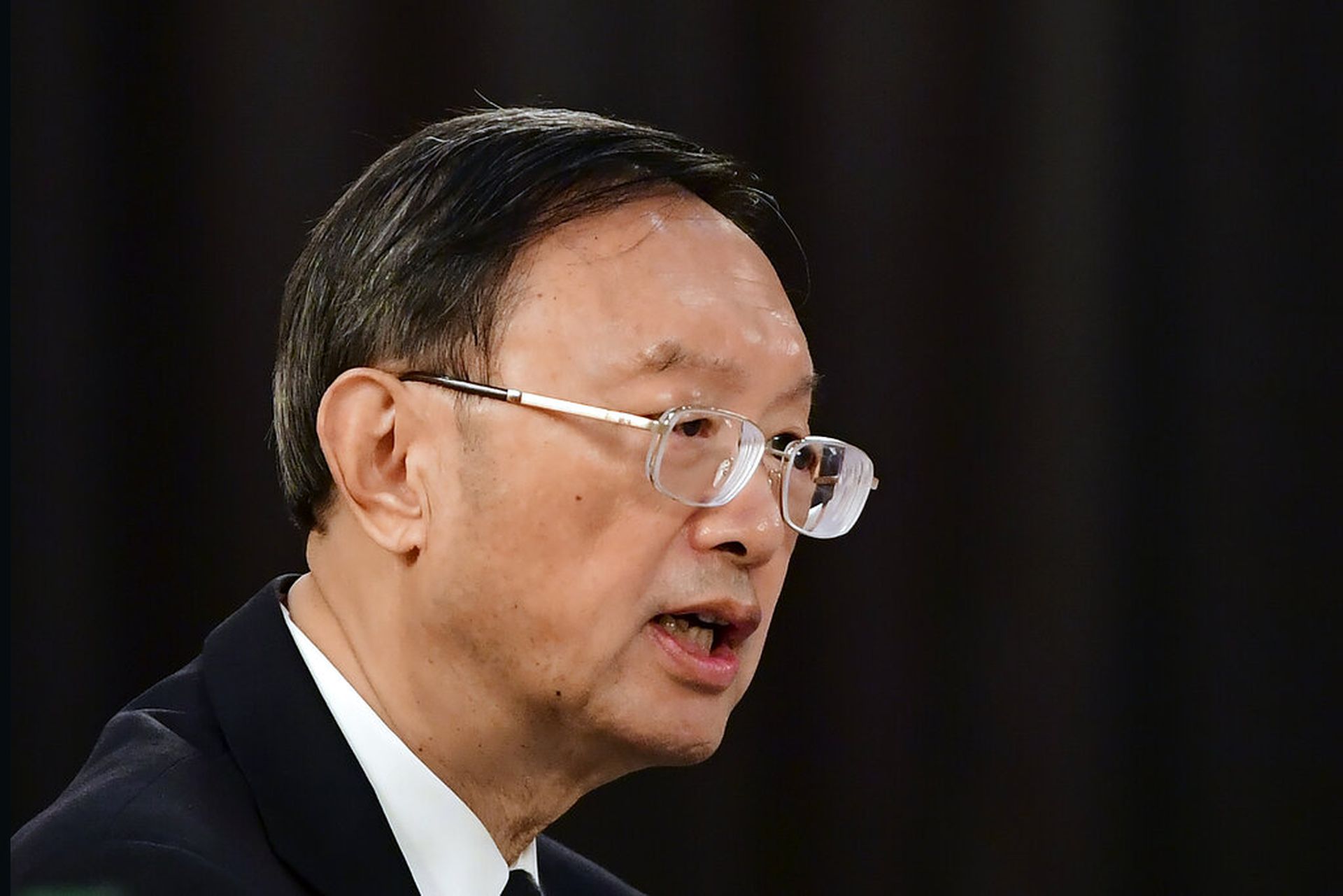 杨洁篪在会晤上发表讲话，批评美国干涉中国内政。（AP）