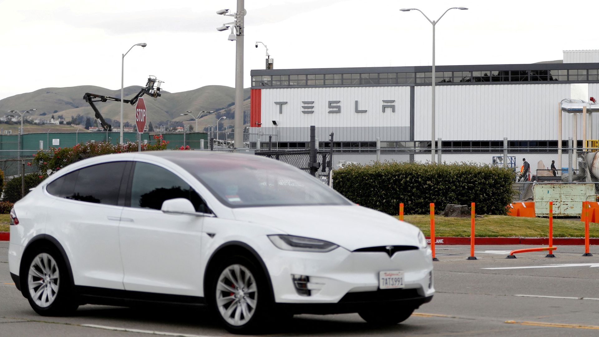 Tesla再瀉12%　交付量不達標　市場憂電動車需求受壓