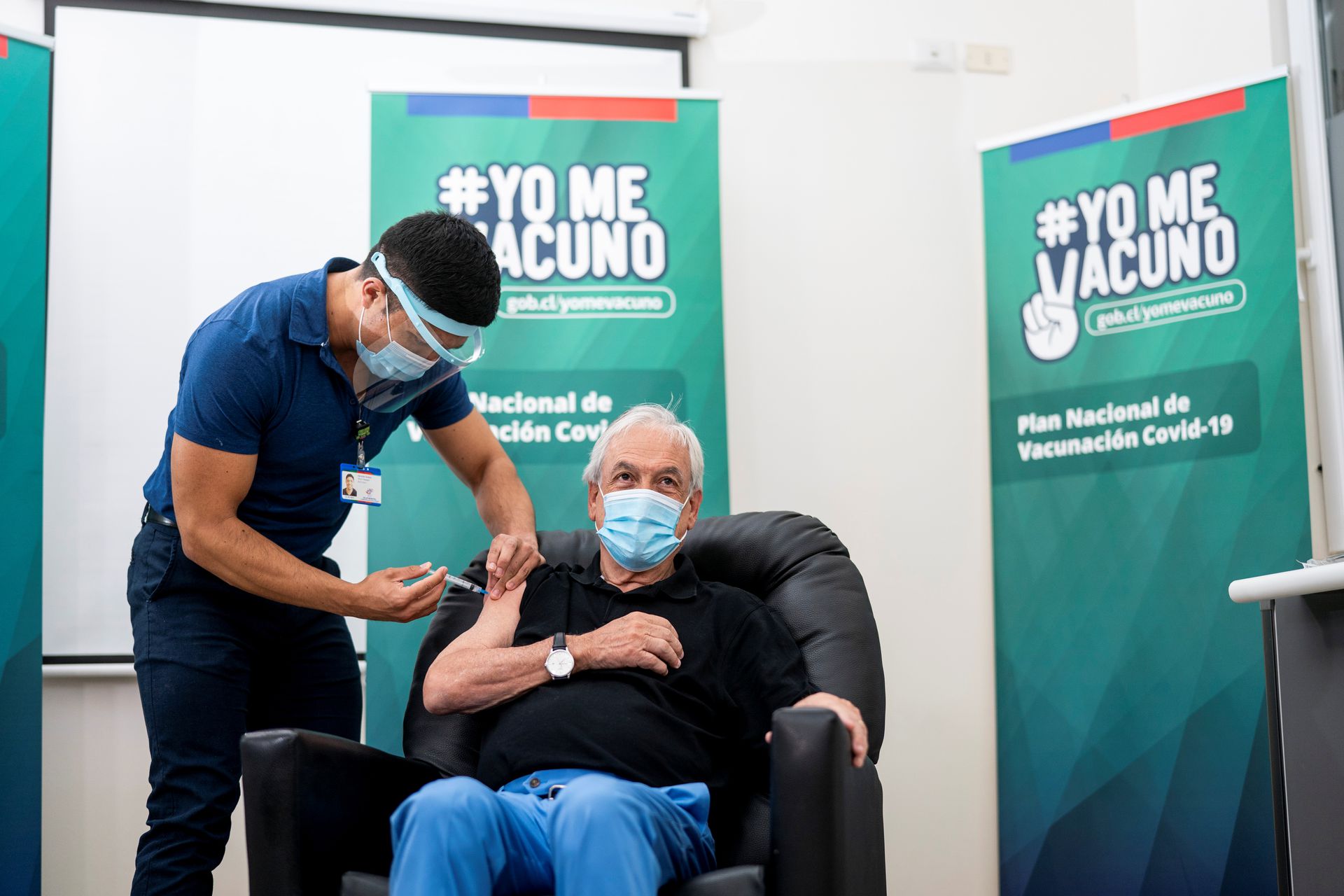 智利总统的带头接种，让该国民众增强了对疫苗的信心。（路透社）