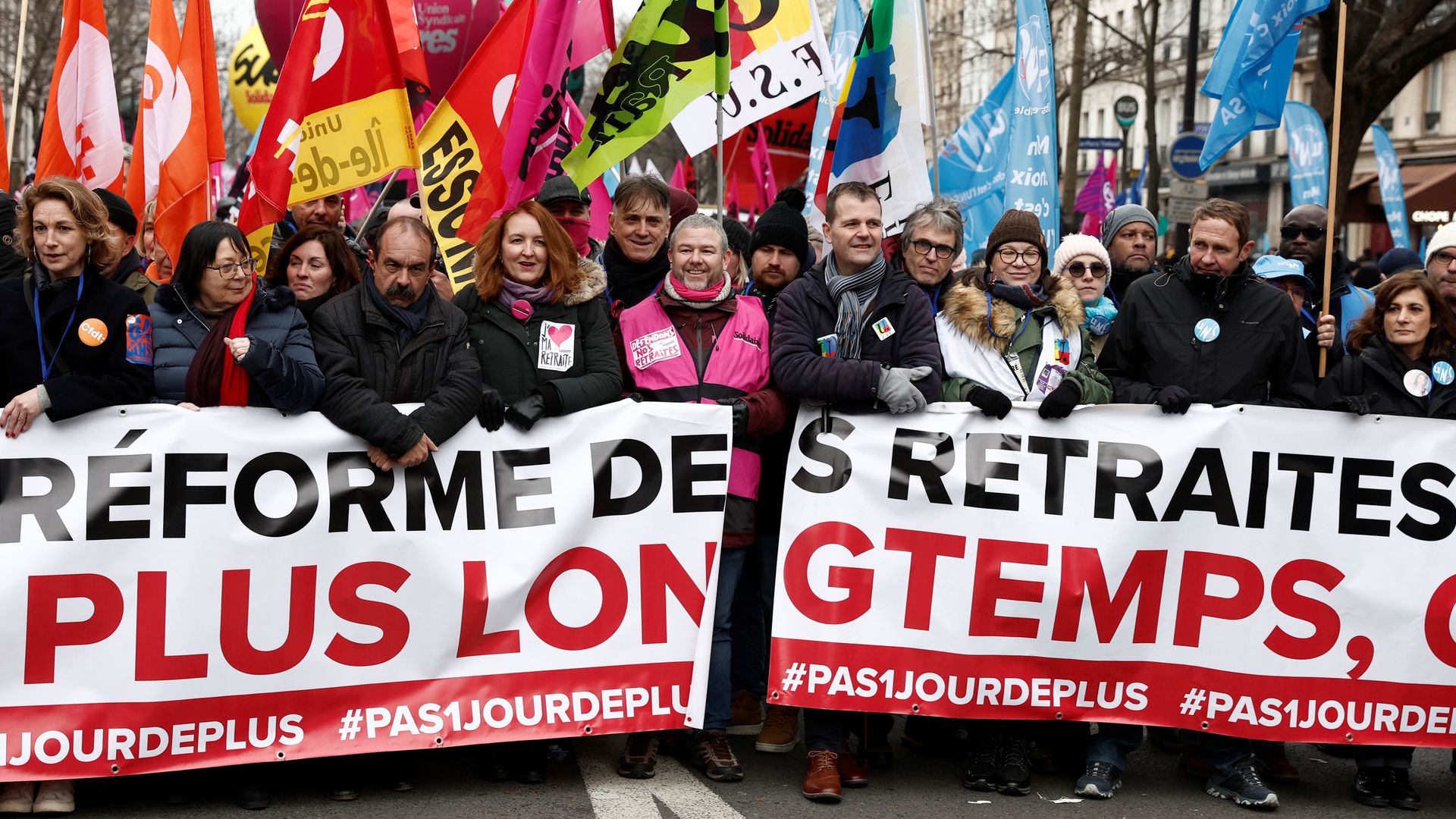 法國擬改革退休制度　多個行業職員開始罷工示威