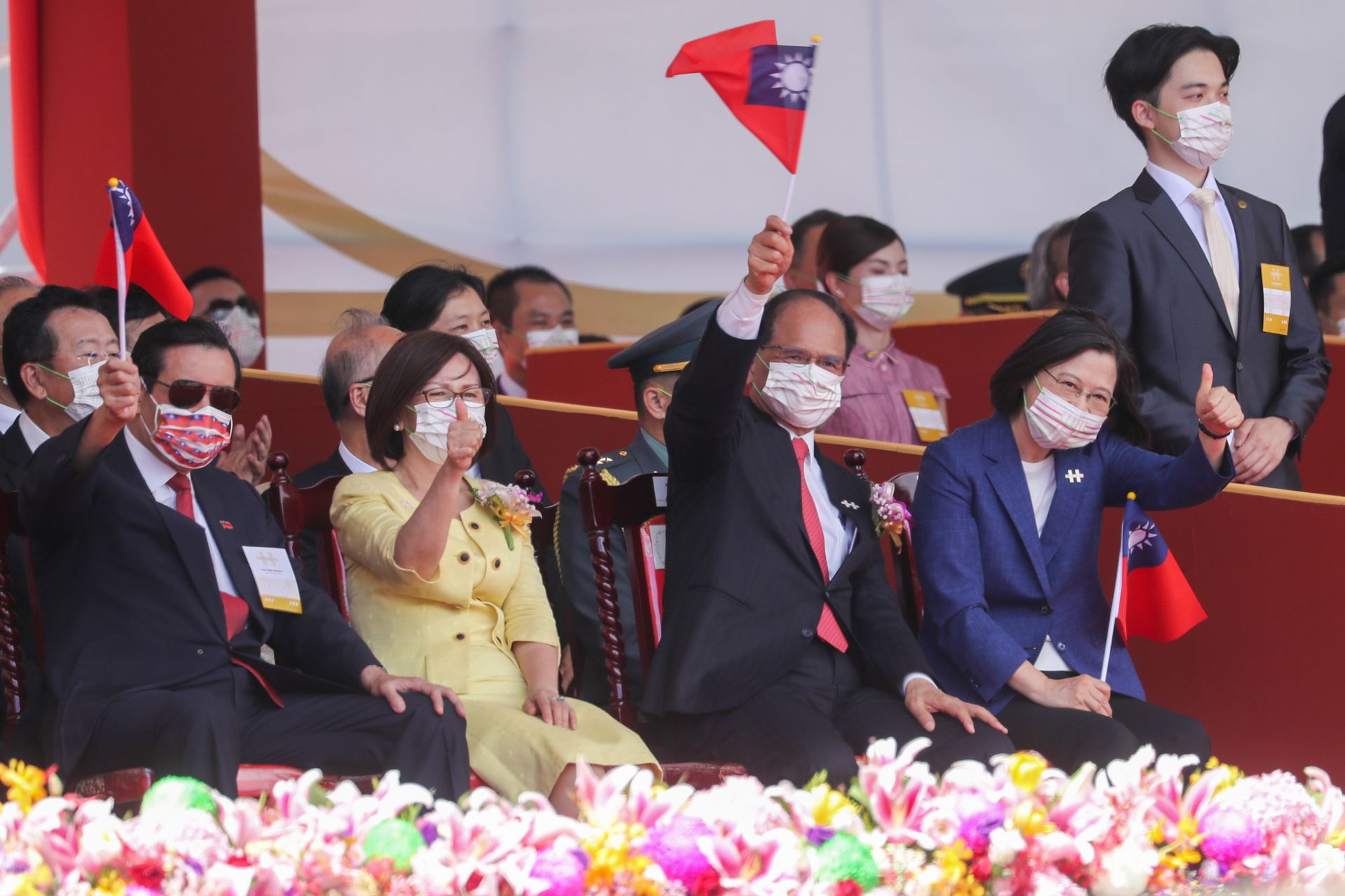 台驻德代表挥舞国旗想吐血国民党批 别顶中华民国名号骗吃骗喝 多维新闻 台湾 台驻德代表挥舞国旗想吐血国民党批 别顶中华民国名号骗吃骗喝 多维新闻 台湾