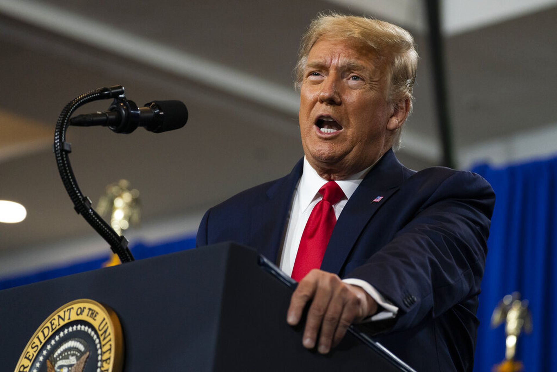 美国大选 特朗普批拜登家族为犯罪集团支持者高呼把他关起来 多维新闻 全球 美国大选 特朗普批拜登家族为犯罪集团支持者高呼把他关起来 多维新闻 全球