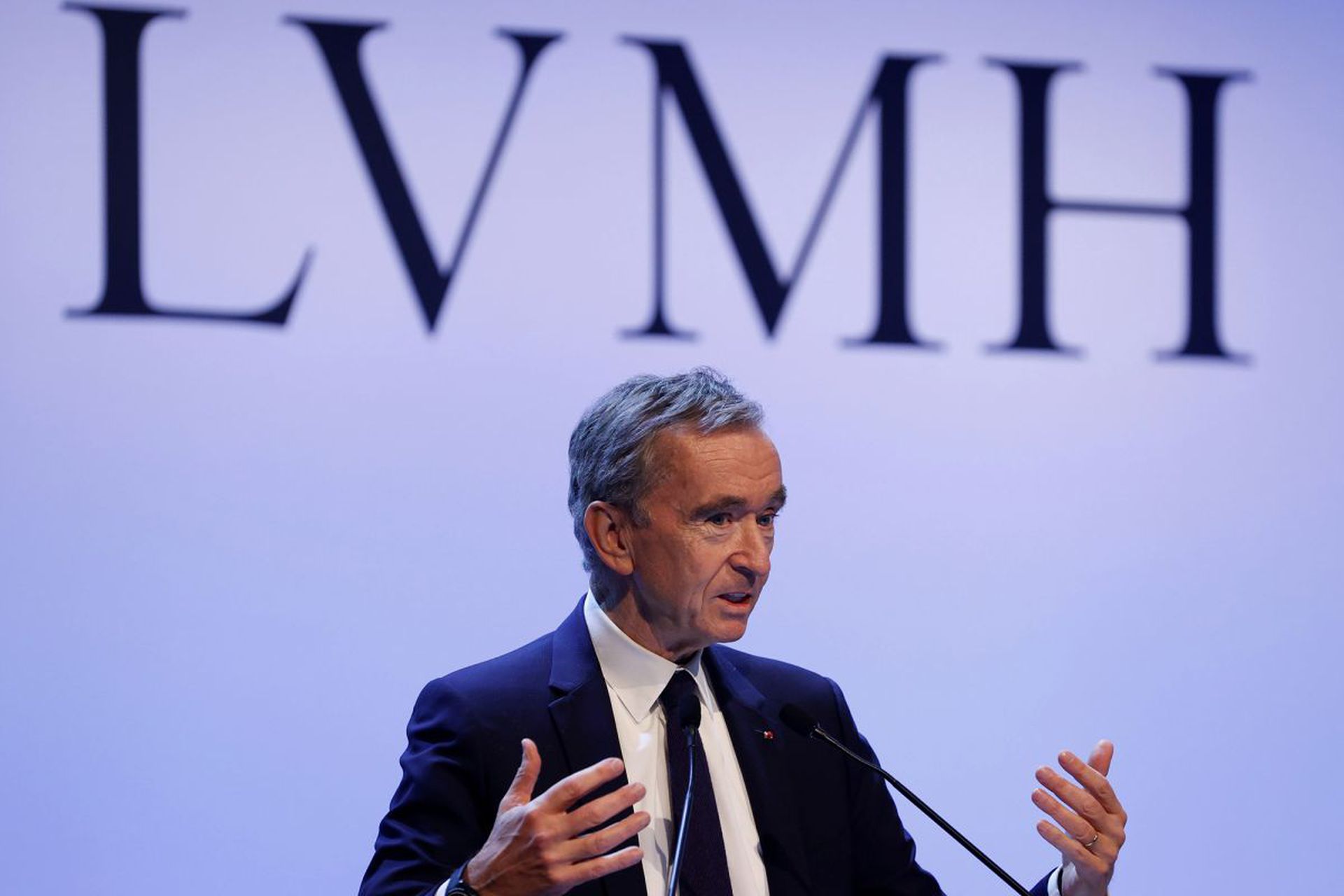 LVMH集團主席Arnault發出警告：「必須警惕元宇宙泡沫」