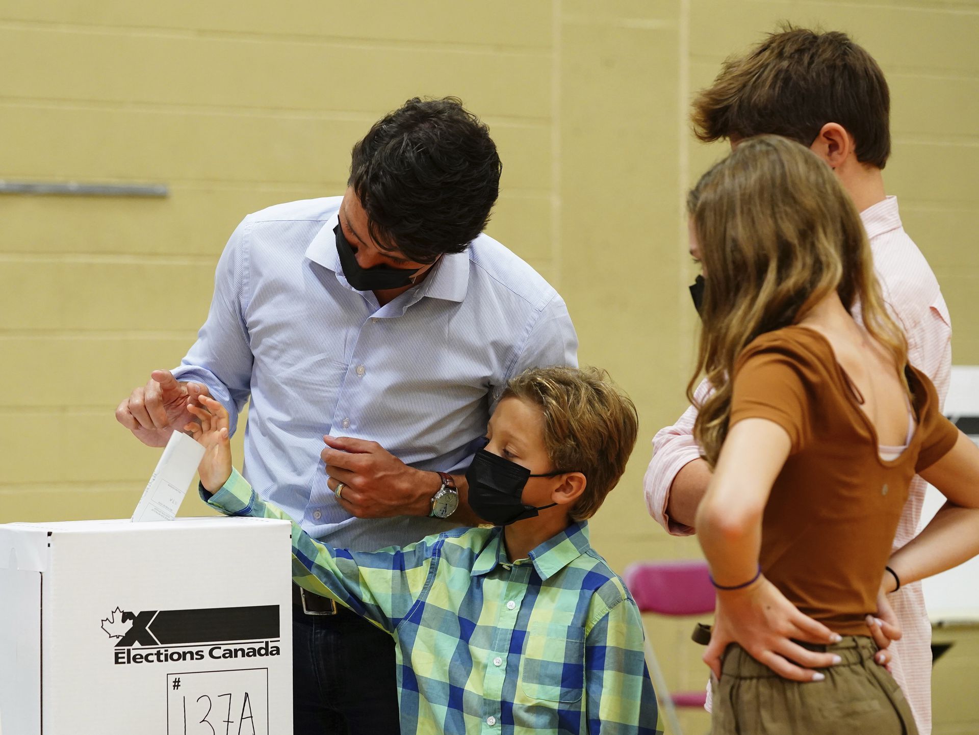2021年9月20日，加拿大总理特鲁多于蒙特利尔的票站投票。（AP）