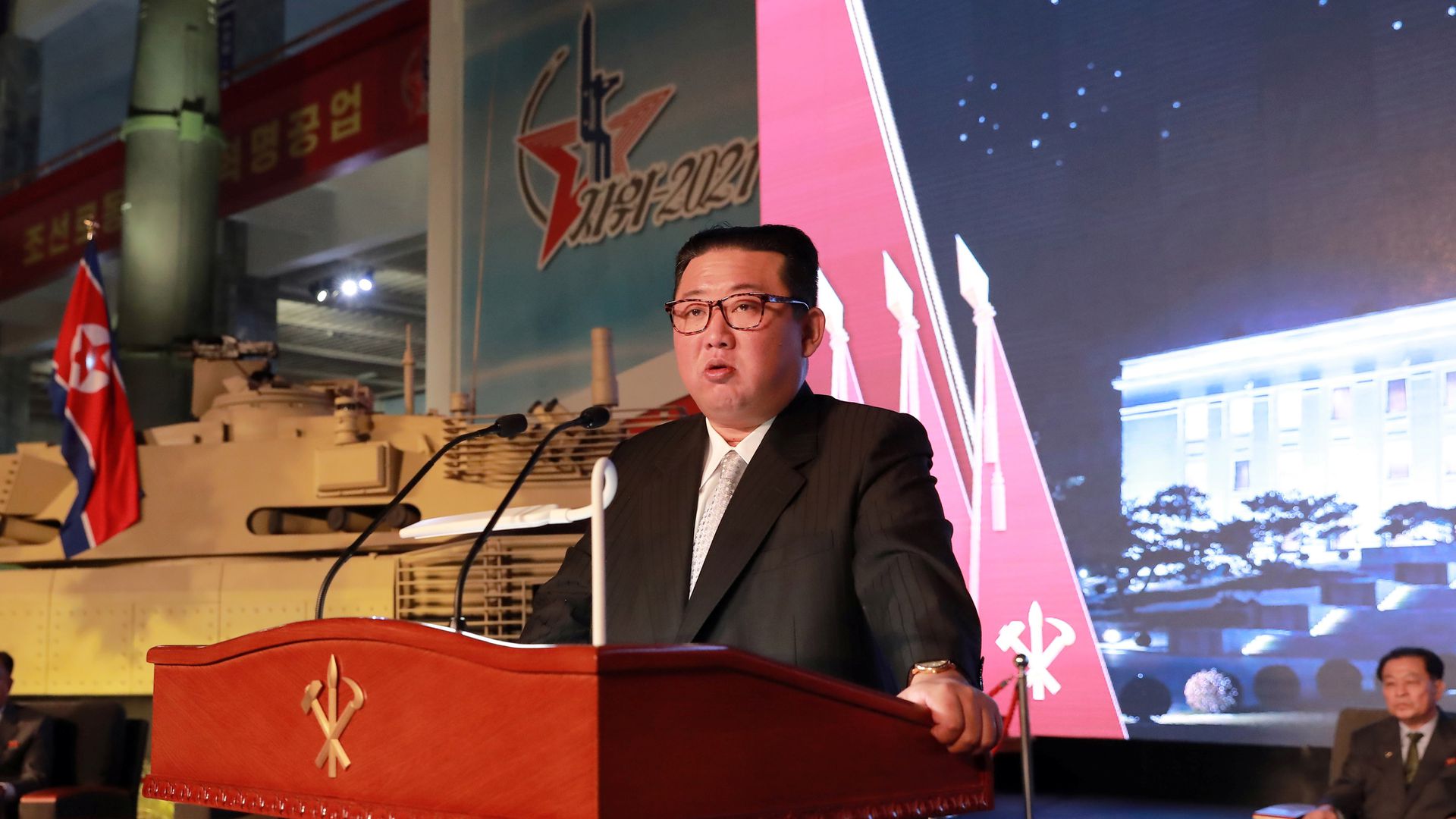 金正恩：图为朝中社10月12日公布的照片，显示朝鲜领袖金正恩在平壤出席国防发展展览会开幕礼。（Reuters）