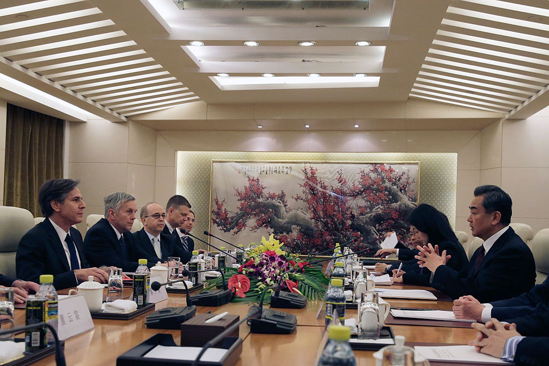 美国务卿布林肯2015年访华期间与中国务委员兼外长王毅举行双边会晤，当时布林肯还是副国务卿。（Getty）